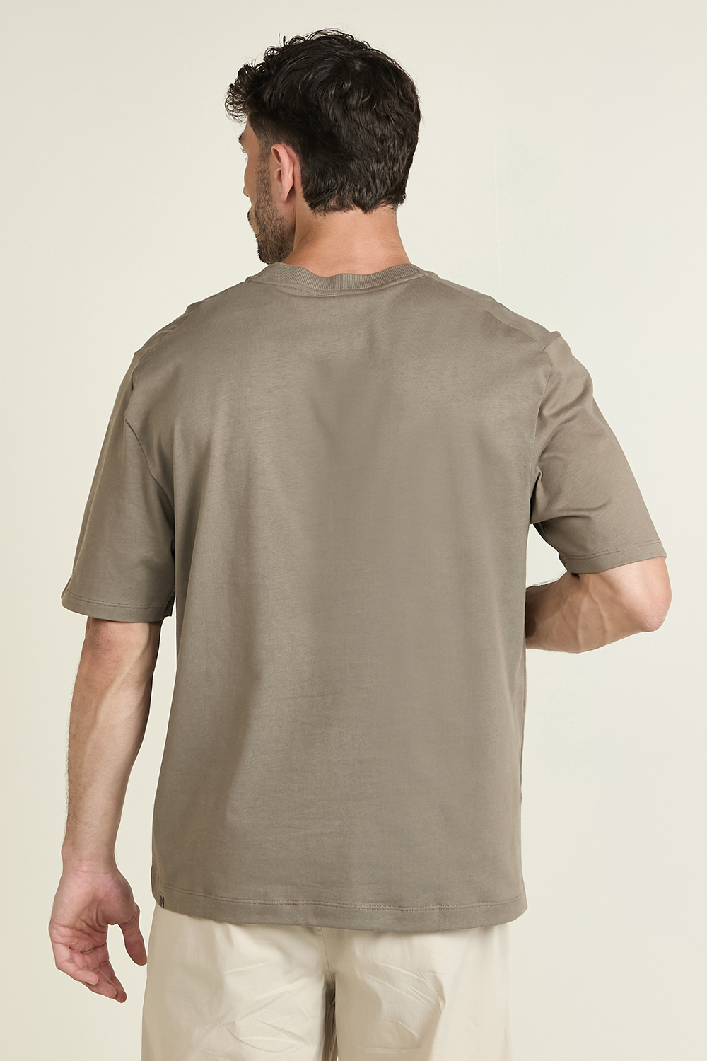 תמונת דוגמן אחורית של Heavyweight Cotton Jersey T-Shirt Embroider