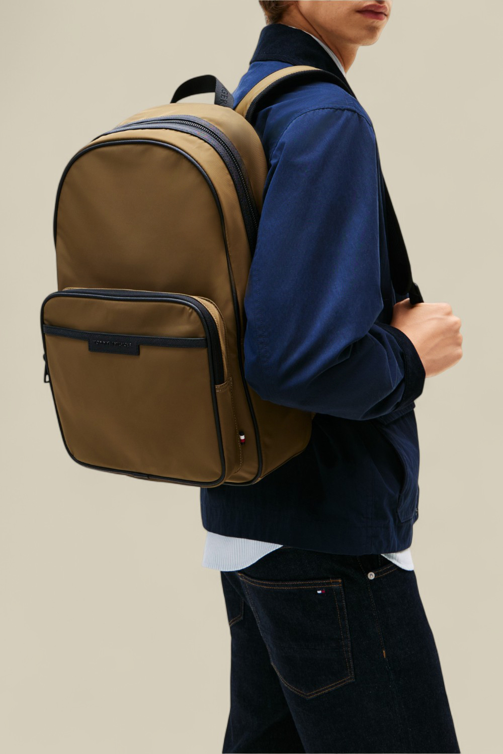 תמונת דוגמן קידמית של תיק גב