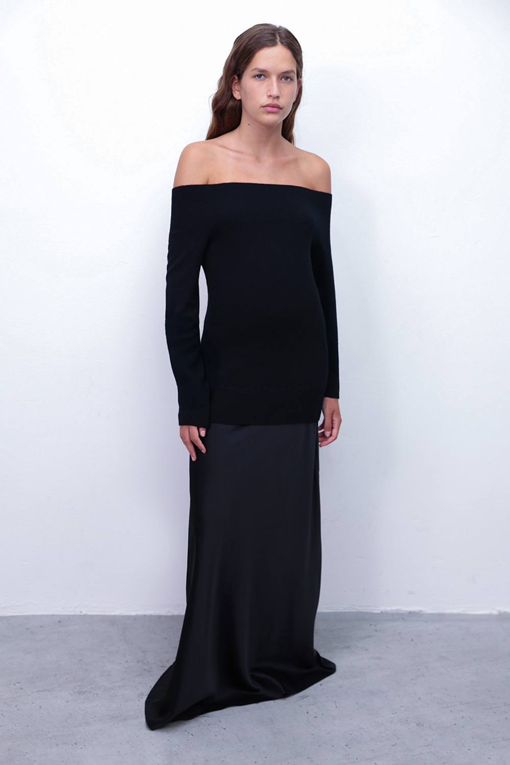 תמונת דוגמן קידמית של שמלת מקסי אוף-שולדרס