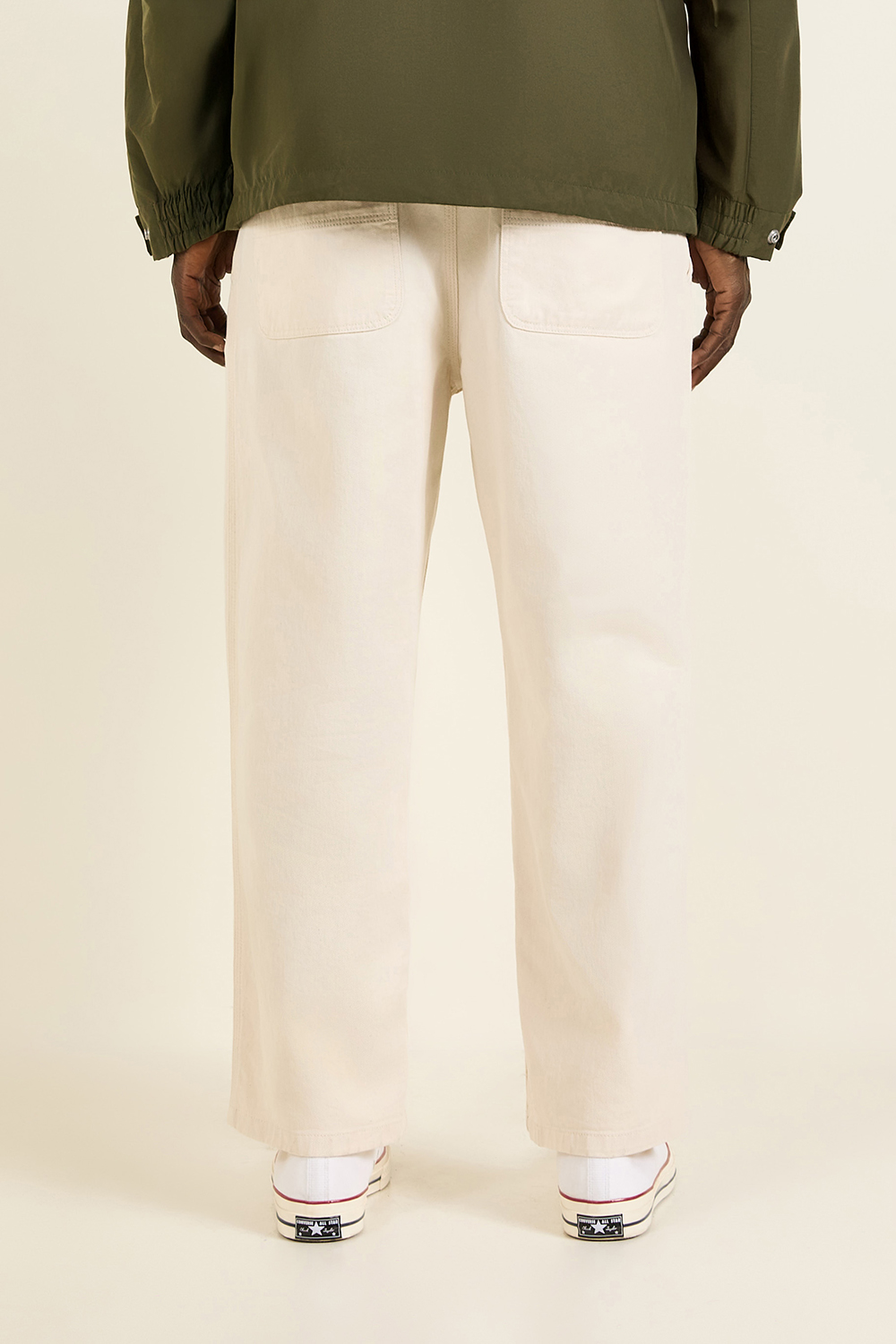 תמונת תקריב דוגמן של מכנסיים ארוכים