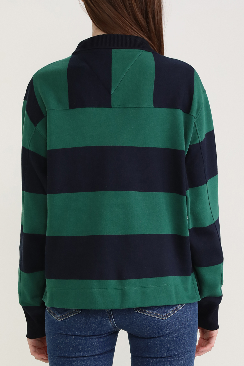 תמונת דוגמן אחורית של סריג רוגבי מכותנה עם הדפס פסים