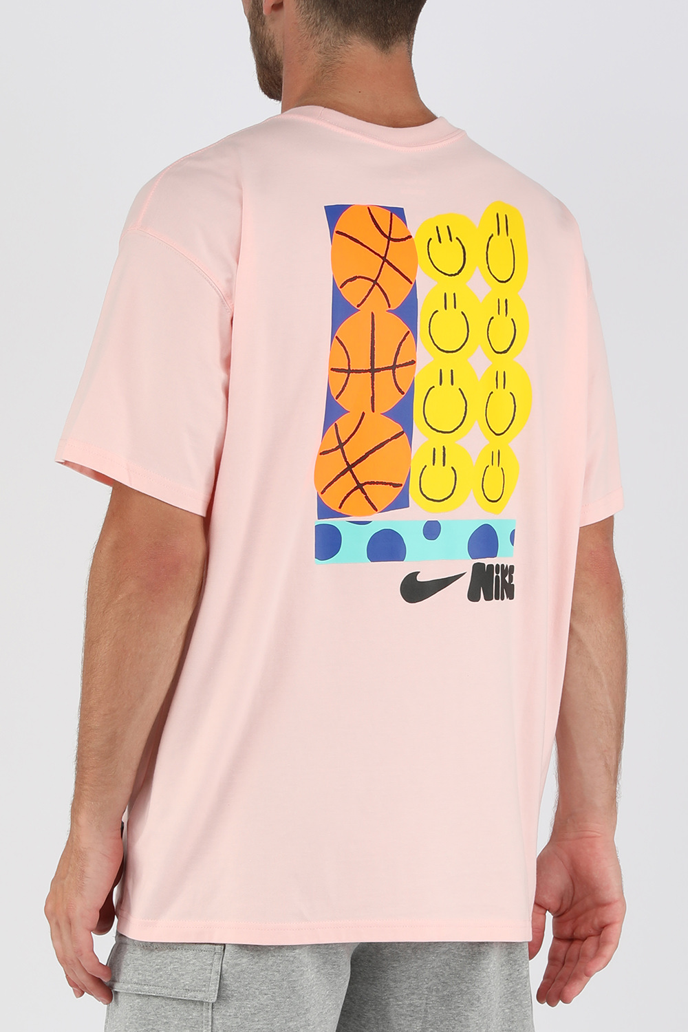 תמונת דוגמן אחורית של חולצת טי ספורטס וור עם פרינט לוגומאני