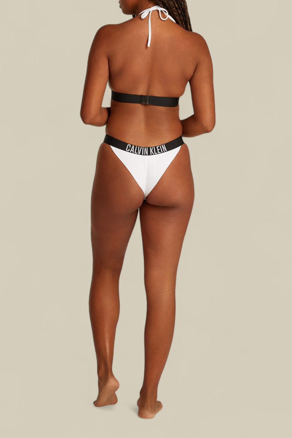 תמונת דוגמן אחורית של תחתוני ביקיני