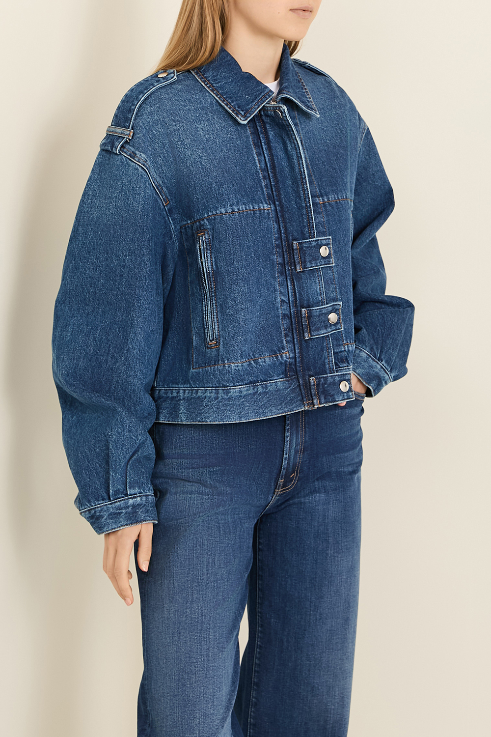 תמונת דוגמן קידמית של ז'קט ג'ינס