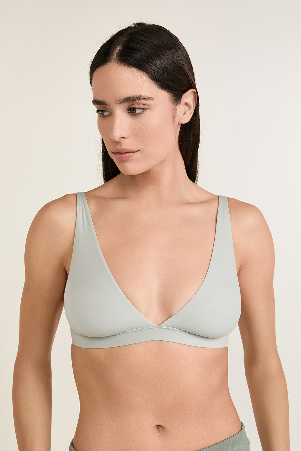 תמונת דוגמן קידמית של Nulu™ Trianggle Bralette