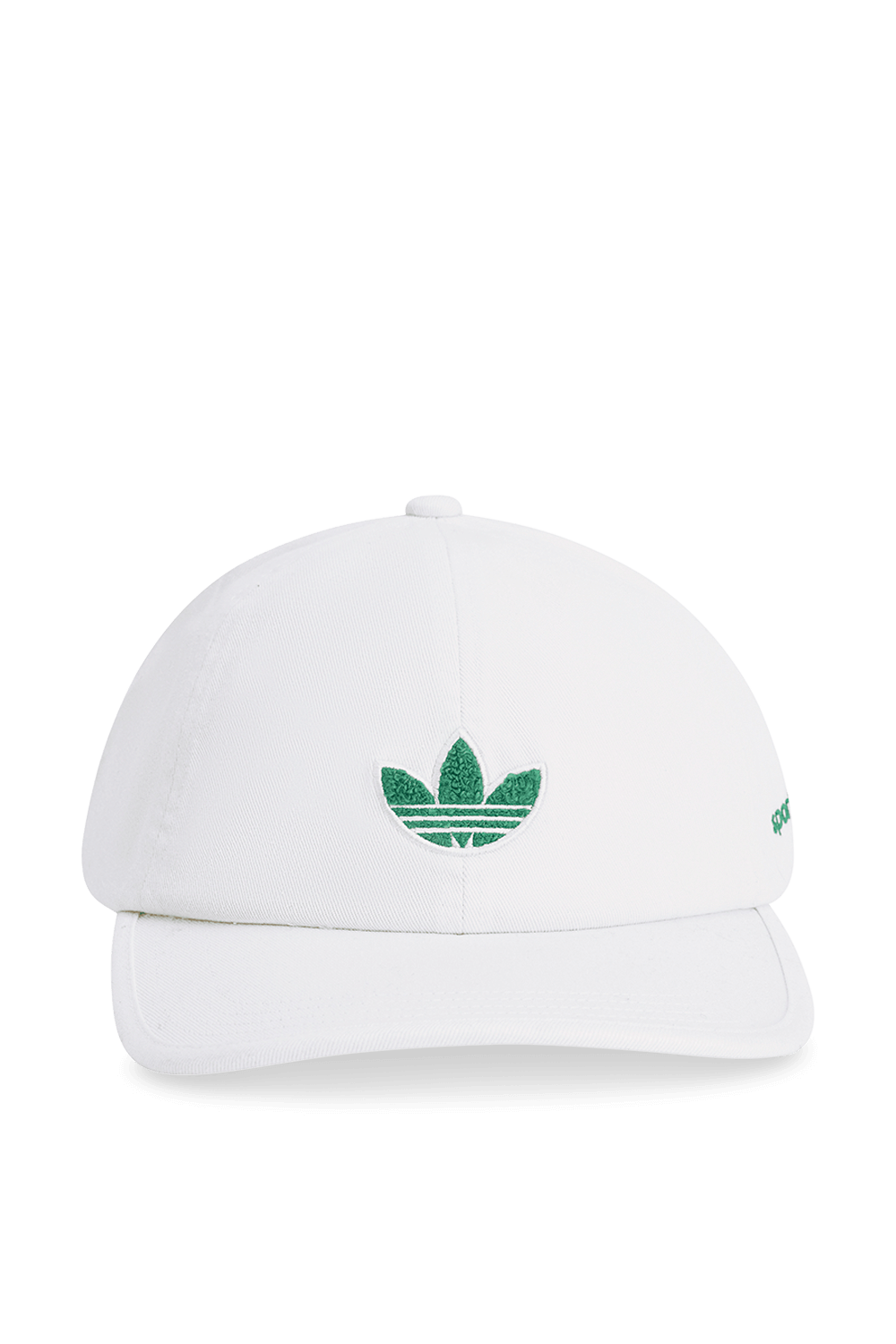 תמונת תקריב של ספורטי אנד ריץ' X אדידס כובע מצחייה
