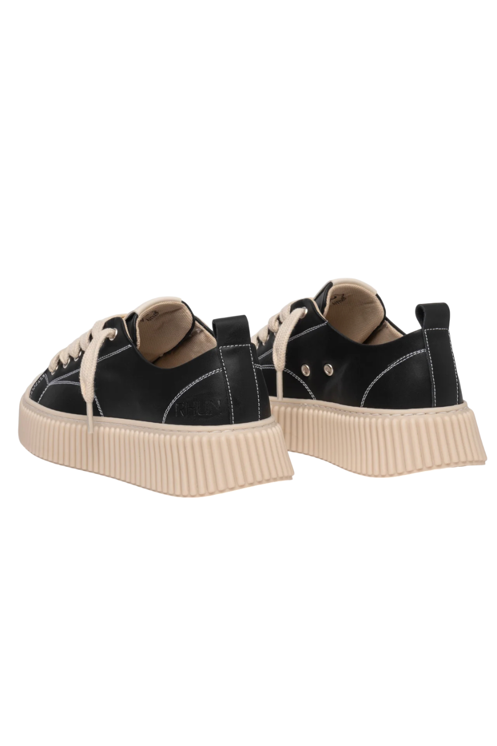 תמונה אחורית של נעלי סניקרס 2020