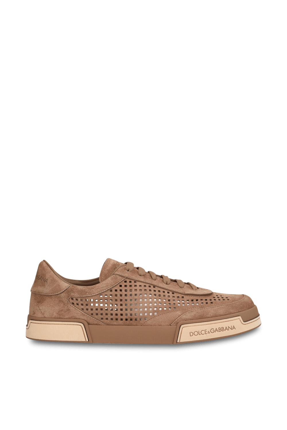 תמונה קידמית של נעלי סניקרס