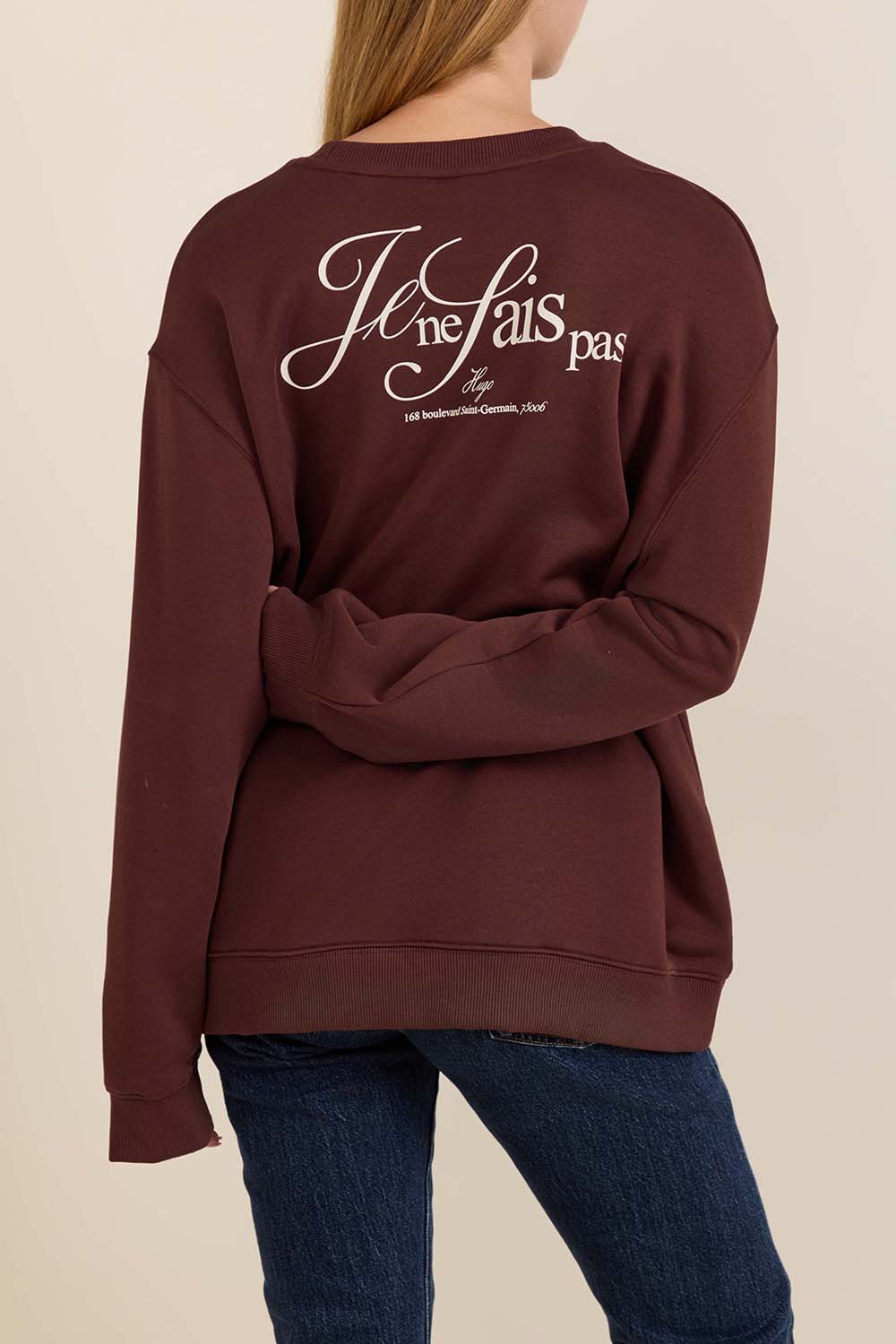 תמונת דוגמן אחורית של סווטשירט