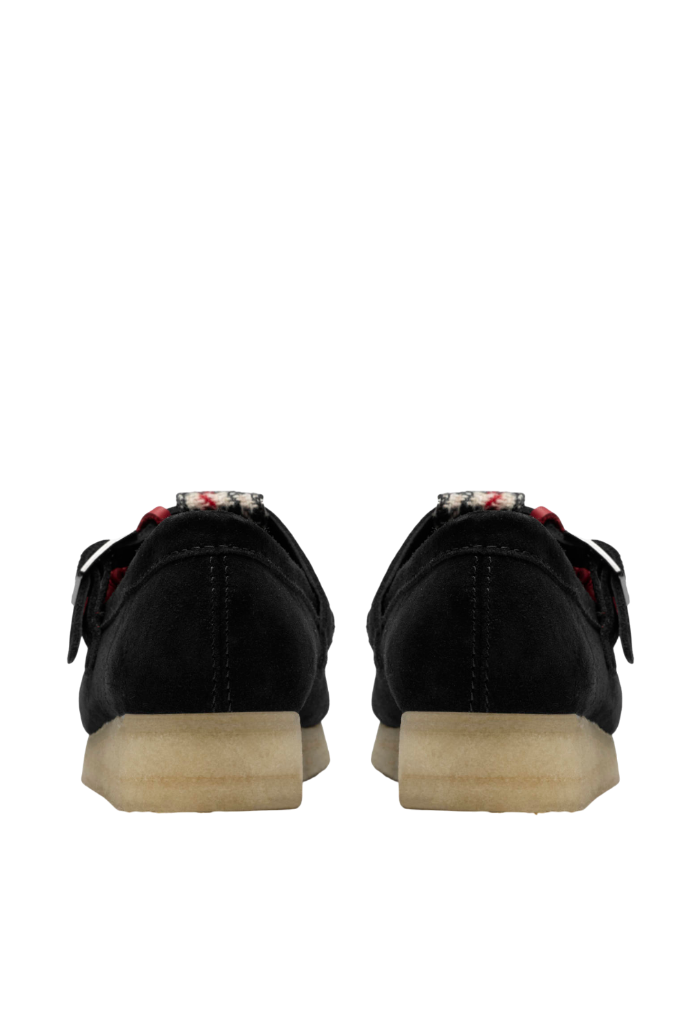 תמונת תקריב של נעלי מוקסינים וולבי