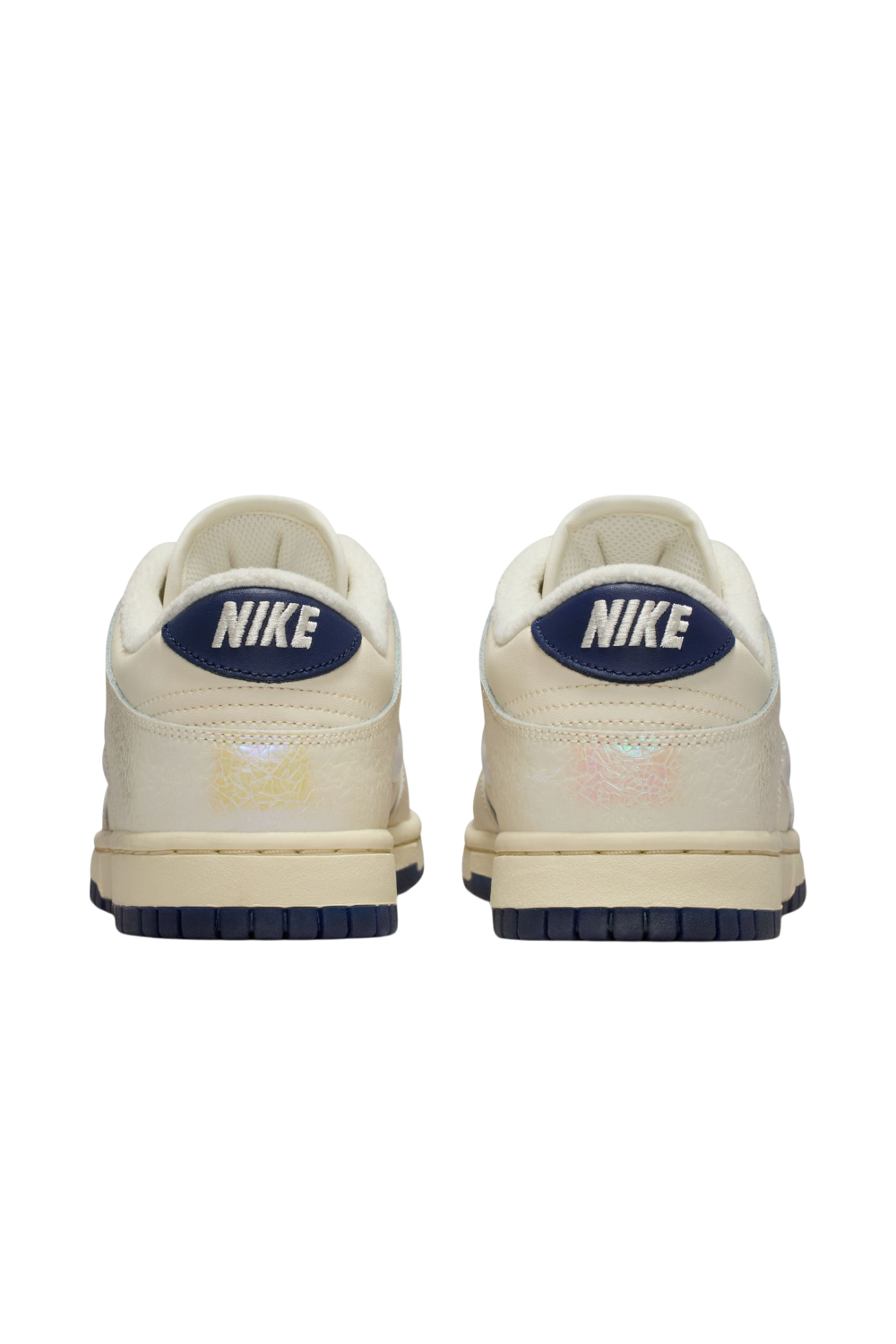 תמונת תקריב של נעלי סניקרס דאנק