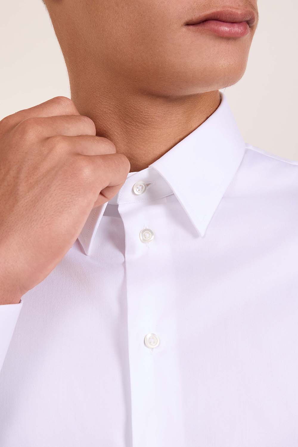 תמונת תקריב דוגמן של חולצה מכופתרת