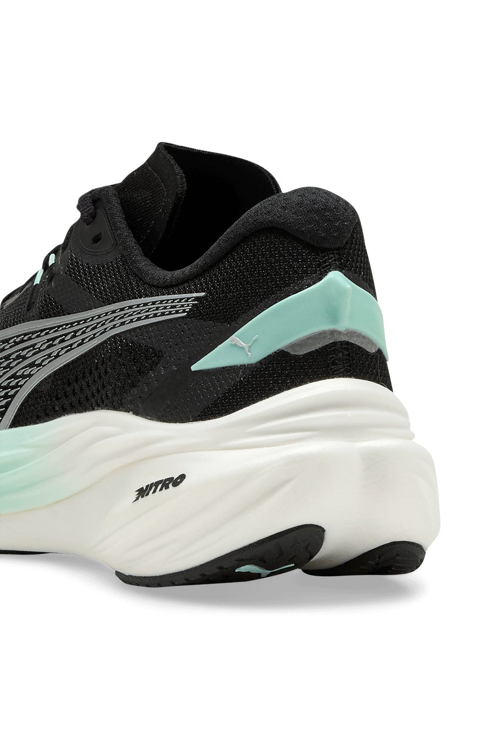 תמונת תקריב של נעלי ריצה דיביאייט ניטרו 3