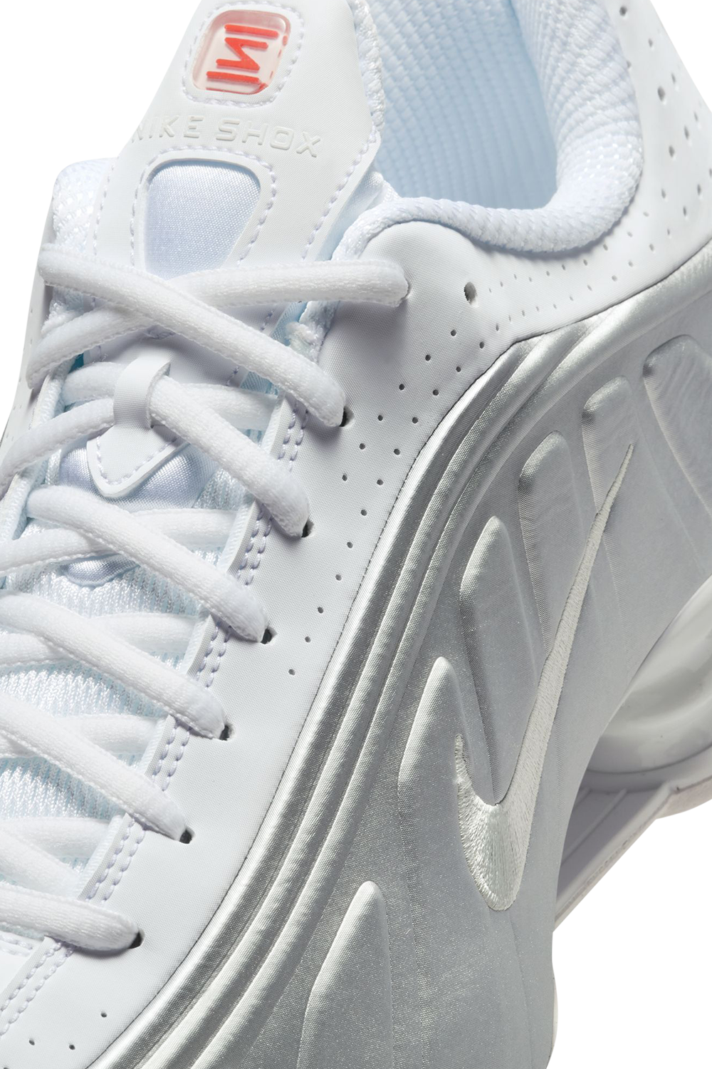 תמונת פנים של נעלי סניקרס שוקס אר-4