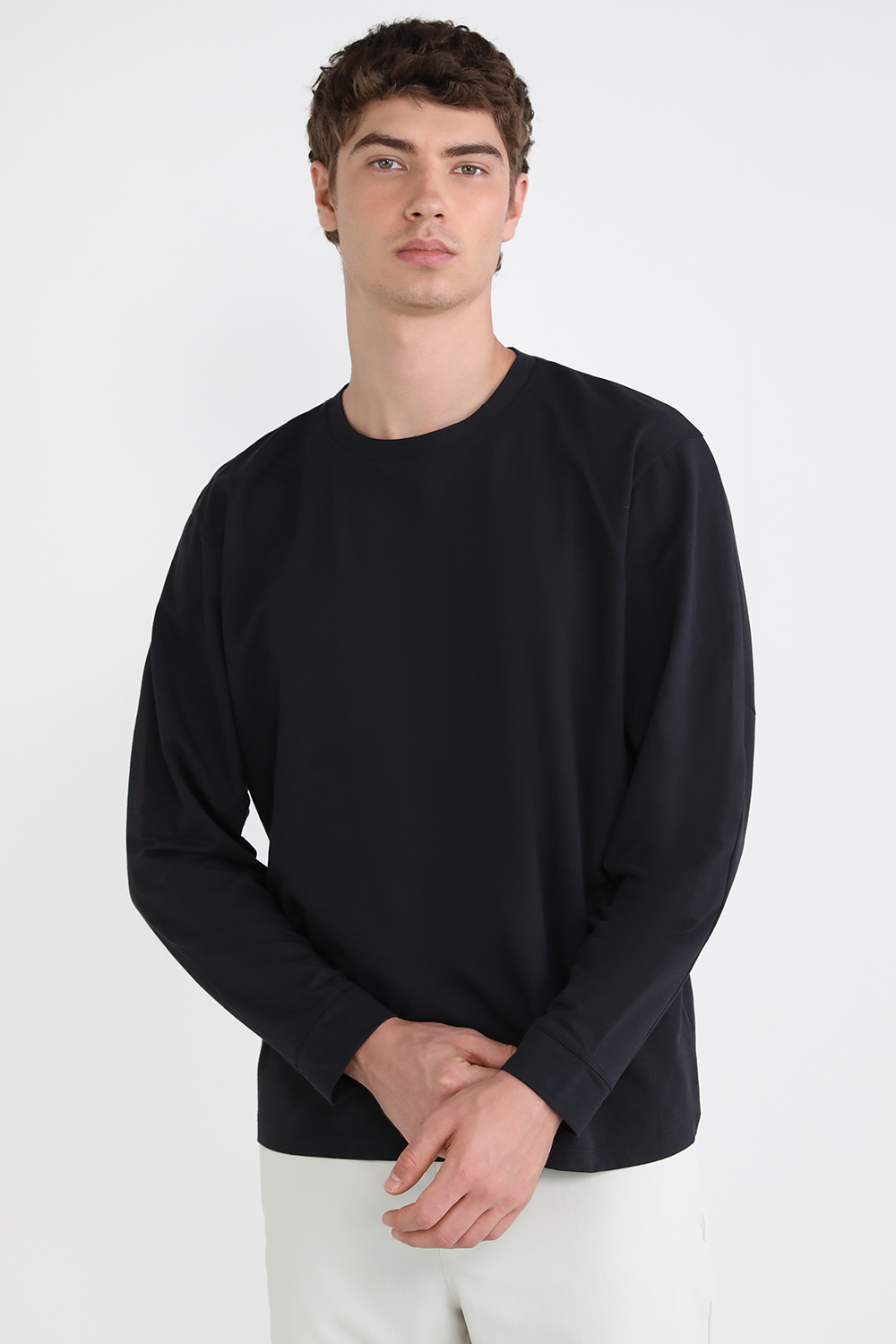 תמונת דוגמן קידמית של Pique Oversized-Fit Long-Sleeve Shirt