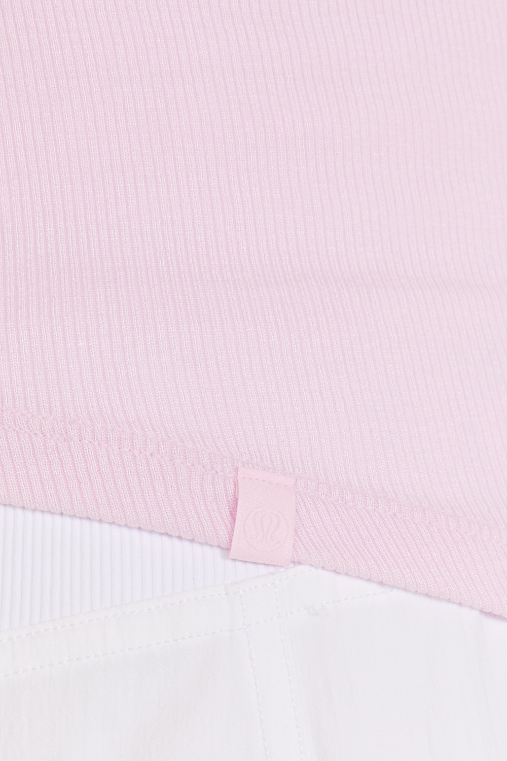 תמונת תקריב דוגמן של Hold Tight Crewneck Tank Top