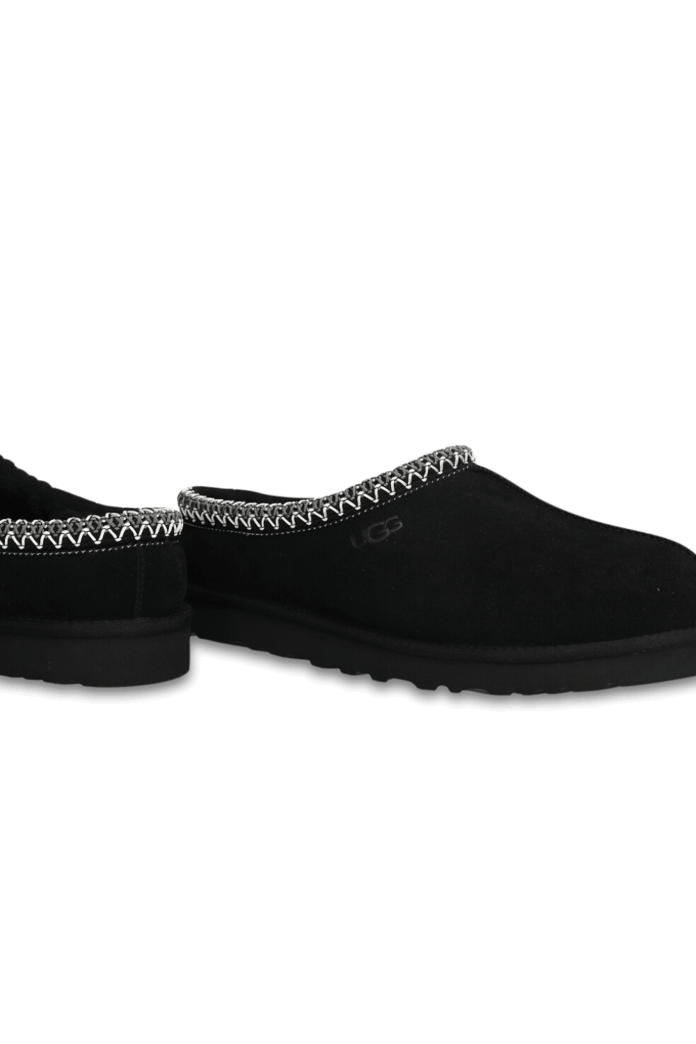 תמונת תקריב של נעלי טזמן