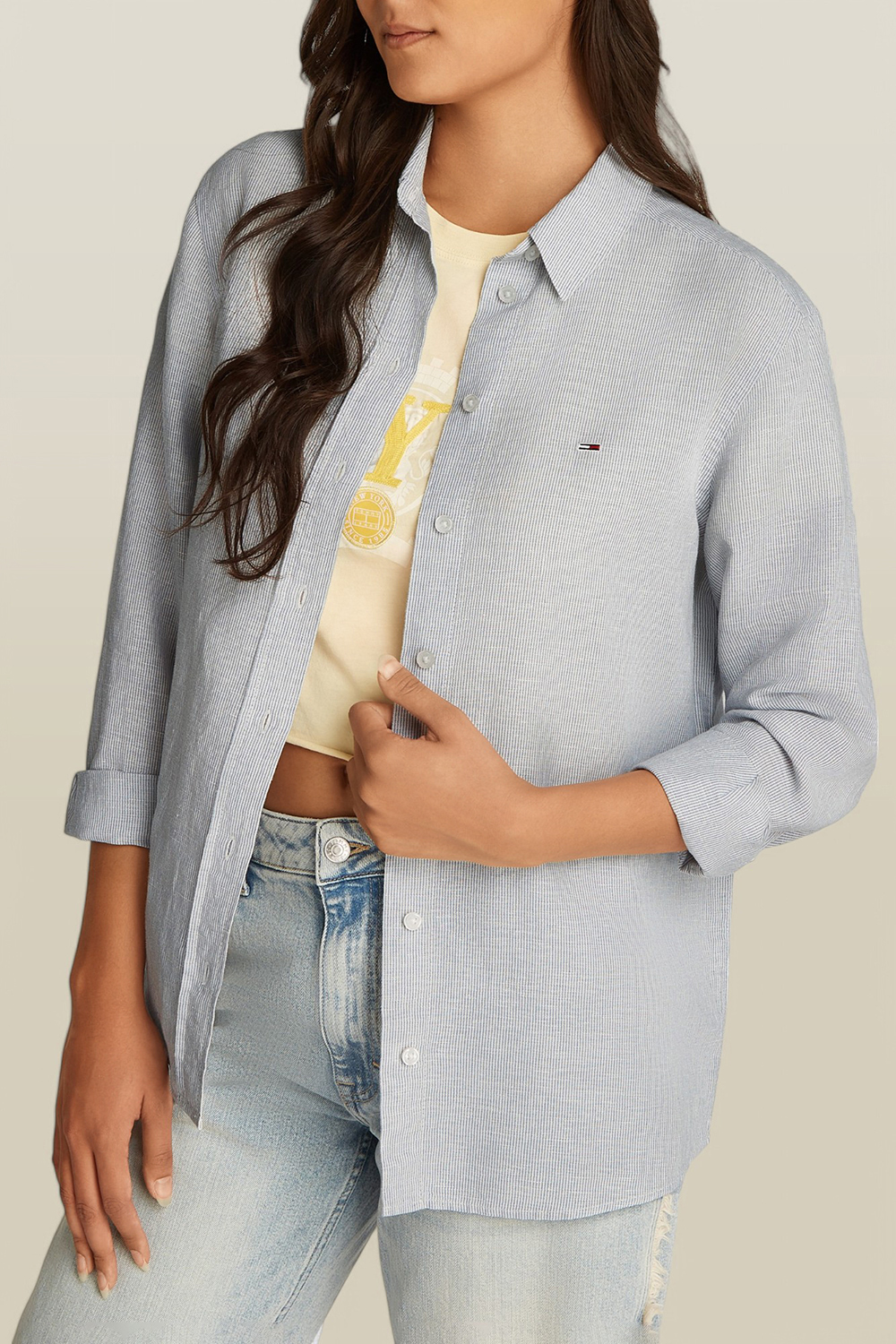 תמונת דוגמן קידמית של חולצת כפתורים