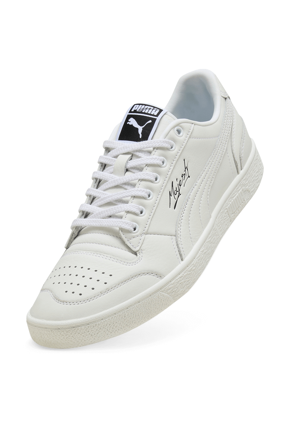 תמונת פנים של נעלי סניקרס