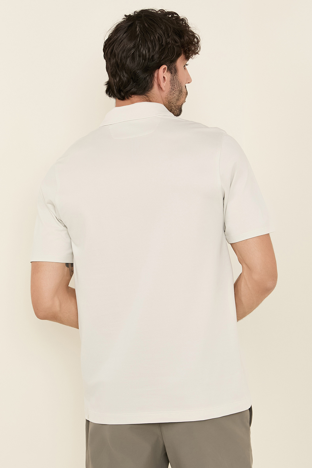 תמונת דוגמן אחורית של Classic-Fit Pique Short-Sleeve Polo Shirt