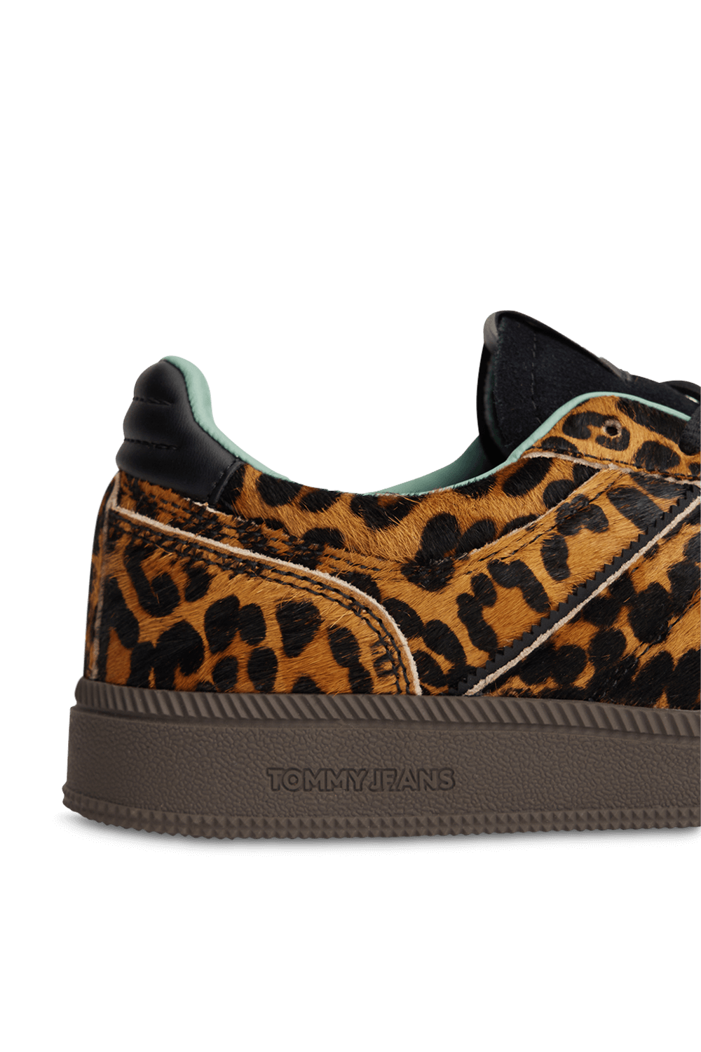 נעלי סניקרס מנומרות