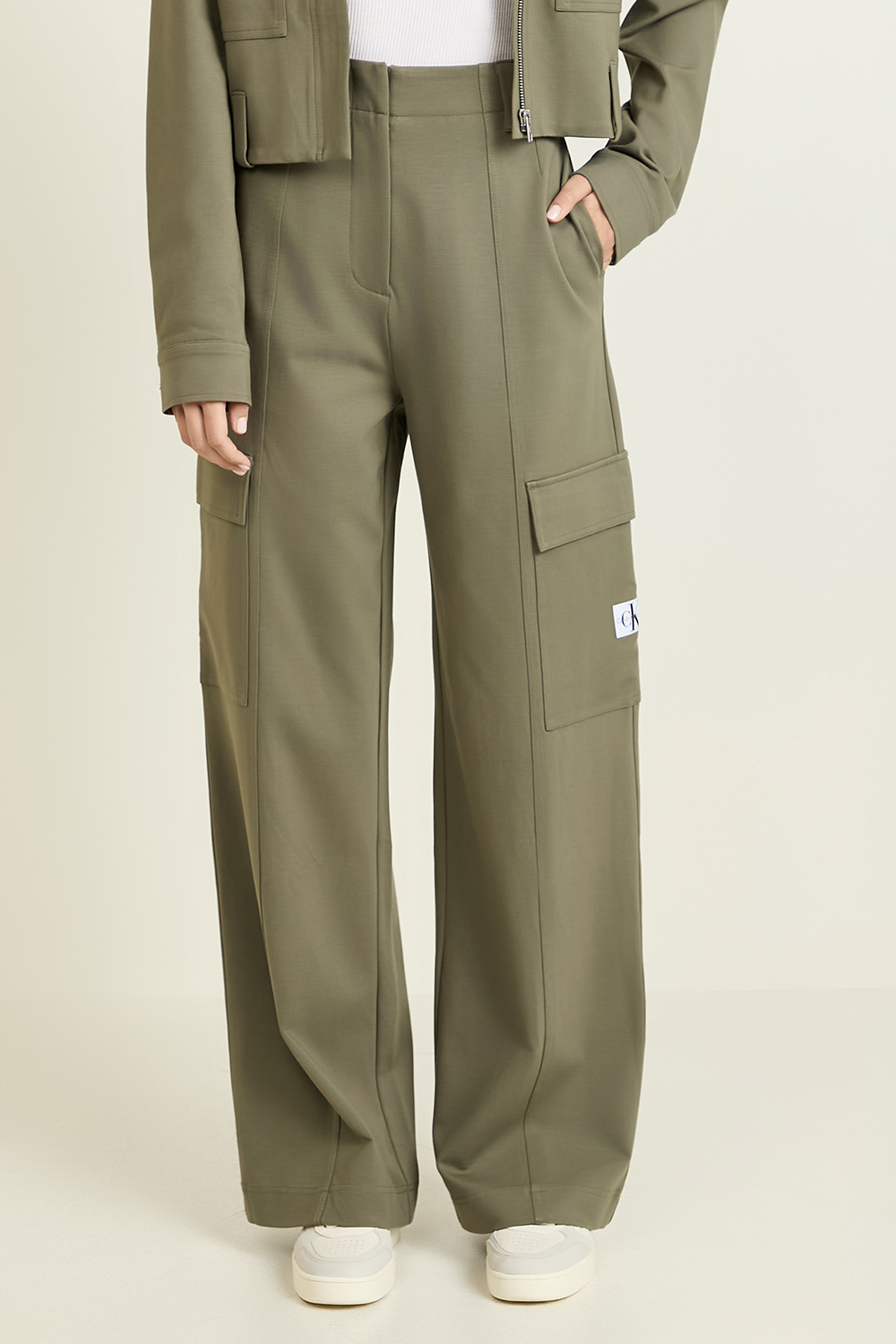 תמונת דוגמן קידמית של מכנסי מילאנו