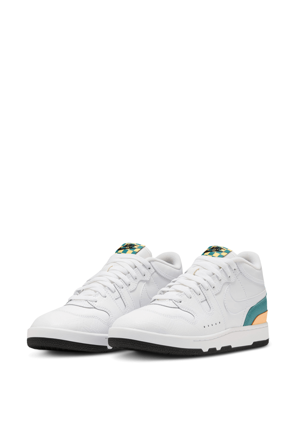 תמונת פנים של נעלי סניקרס