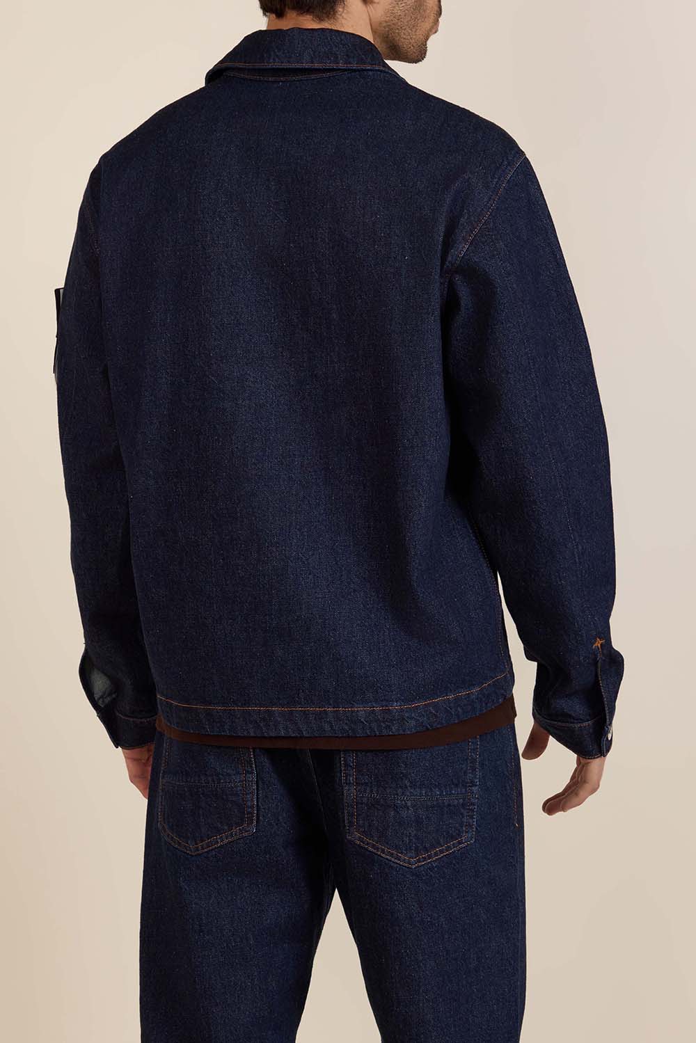 תמונת דוגמן אחורית של ז'קט ג'ינס