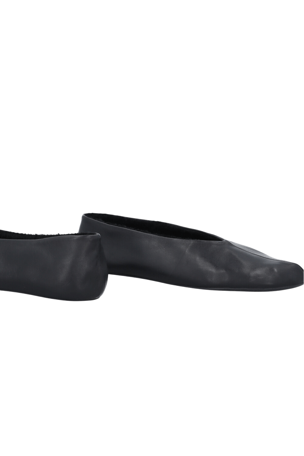 תמונת תקריב של נעלי סליפר סטלה