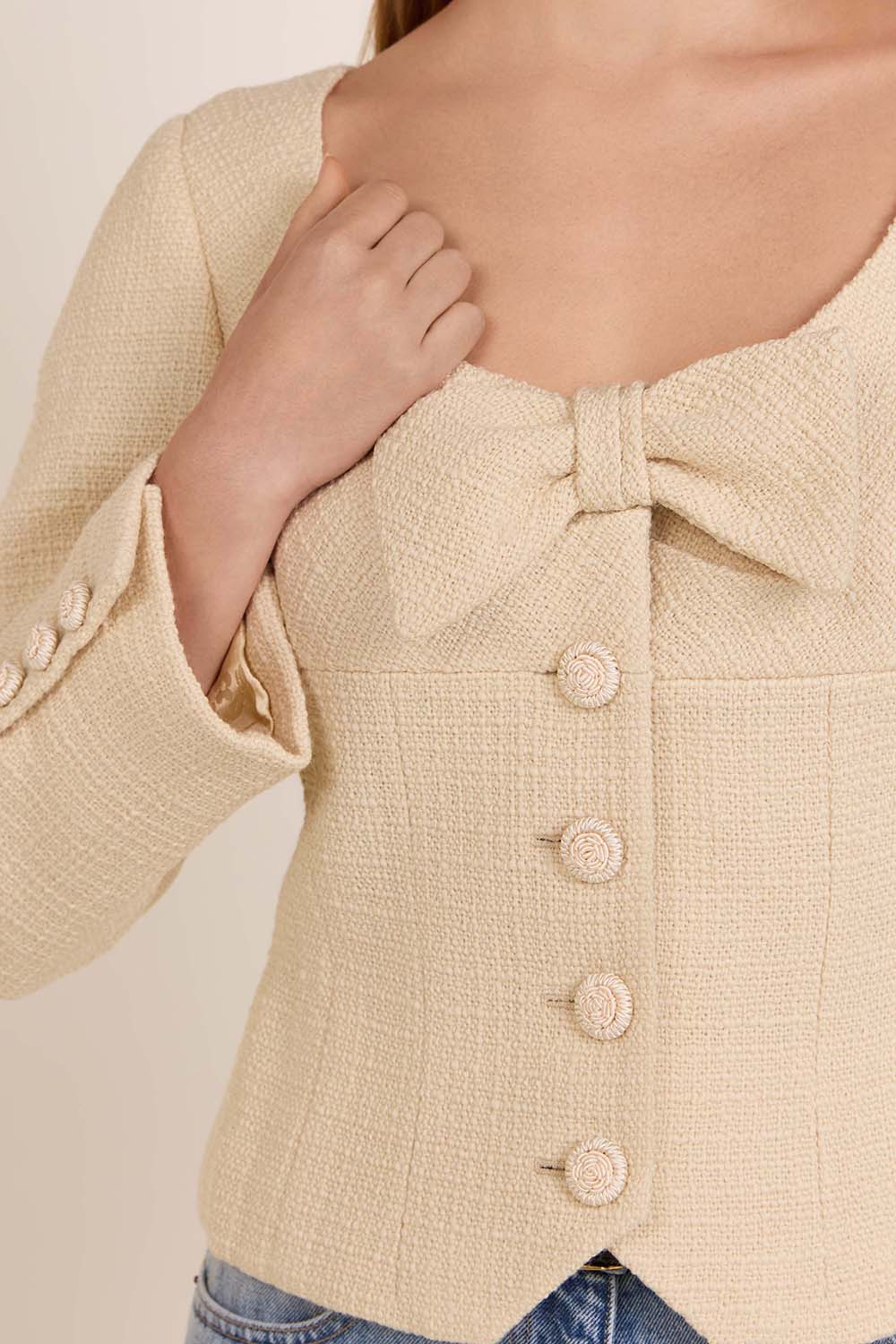 תמונת תקריב דוגמן של ז'קט צמר