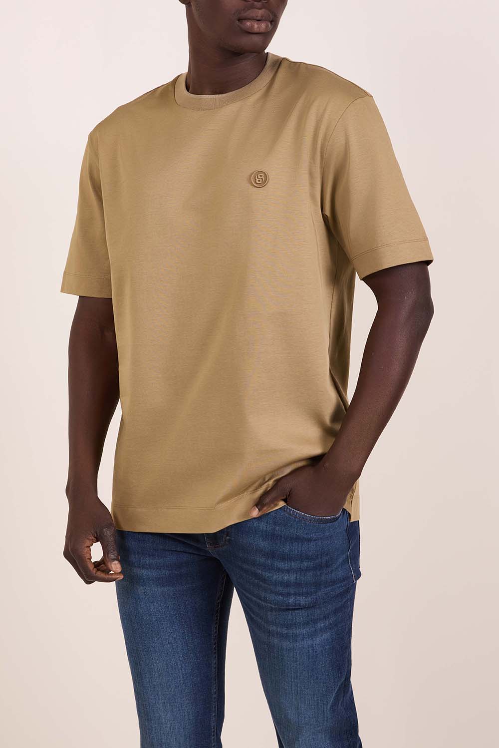 תמונת דוגמן קידמית של חולצת טי