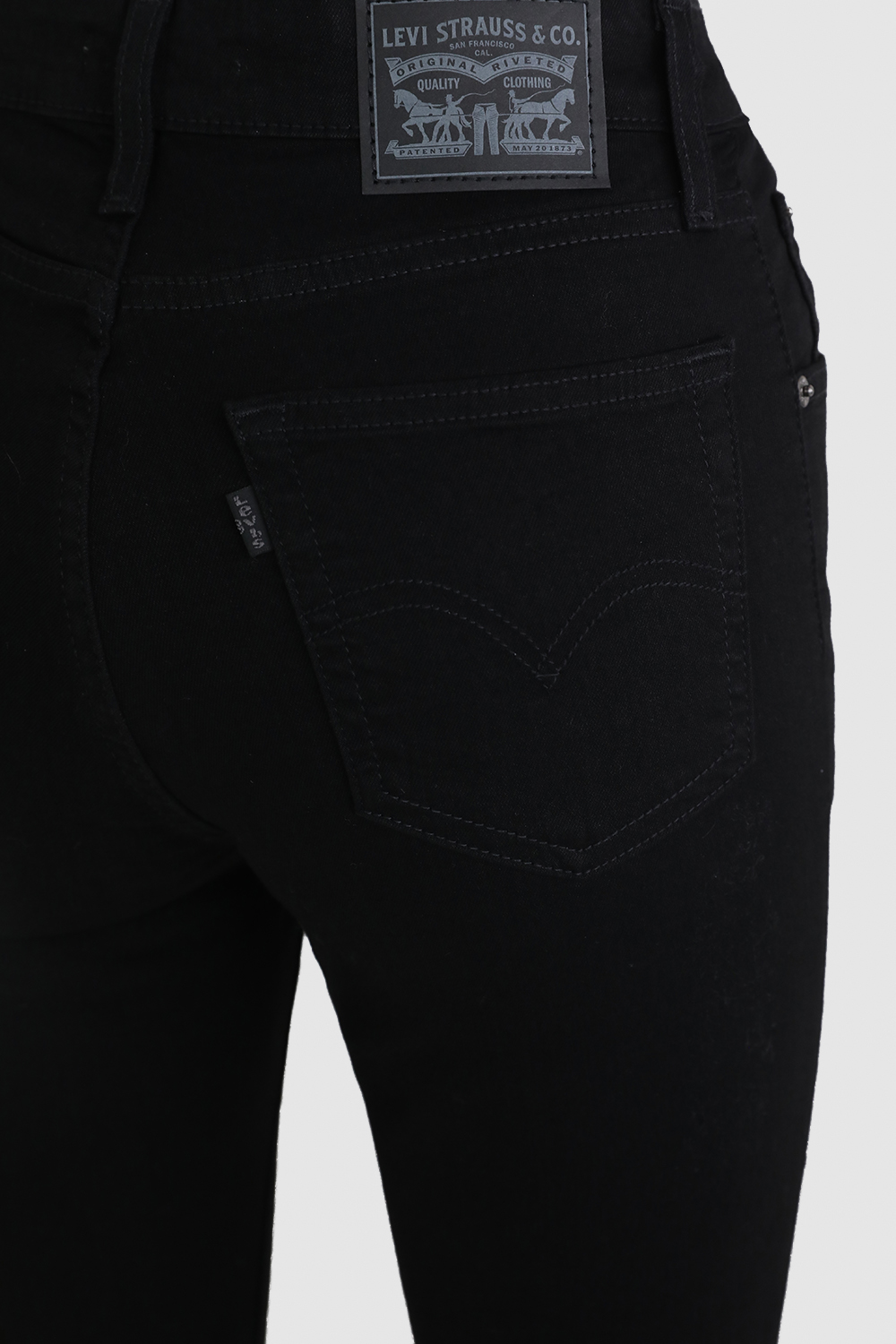 תמונת תקריב דוגמן של מכנסי סקיני ג'ינס 721 היי רייס שחורים