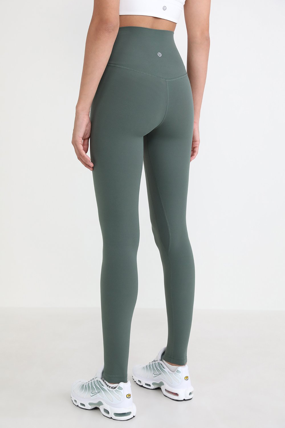 תמונת דוגמן אחורית של Align HR Pant 28