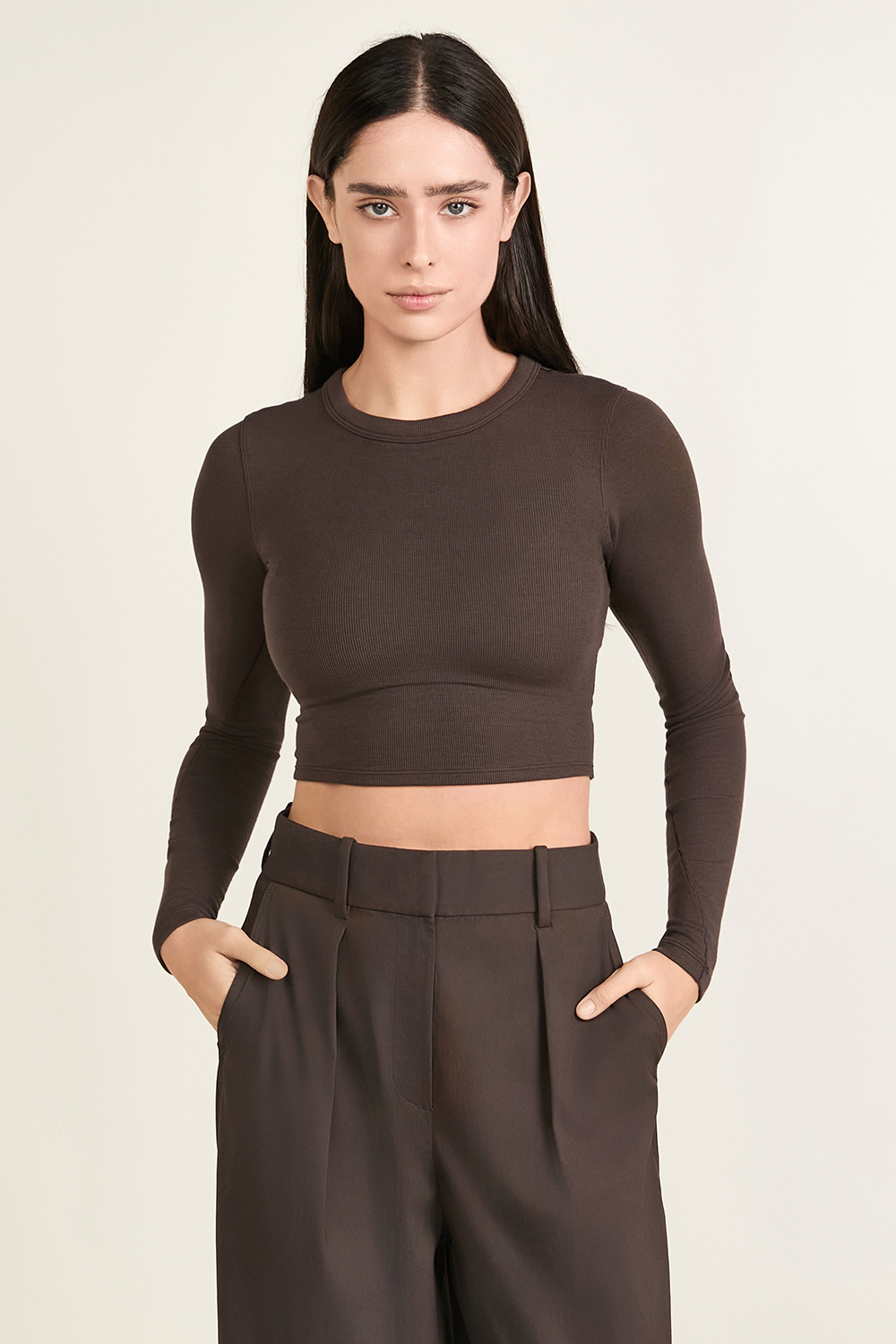 תמונת דוגמן קידמית של Hold Tight Straight-Hem Cropped Long-Sleeve Shirt