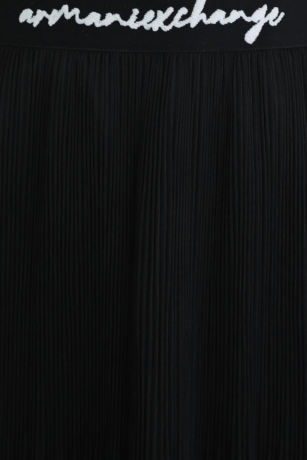 תמונת תקריב דוגמן של חצאית פליסה ארוכה