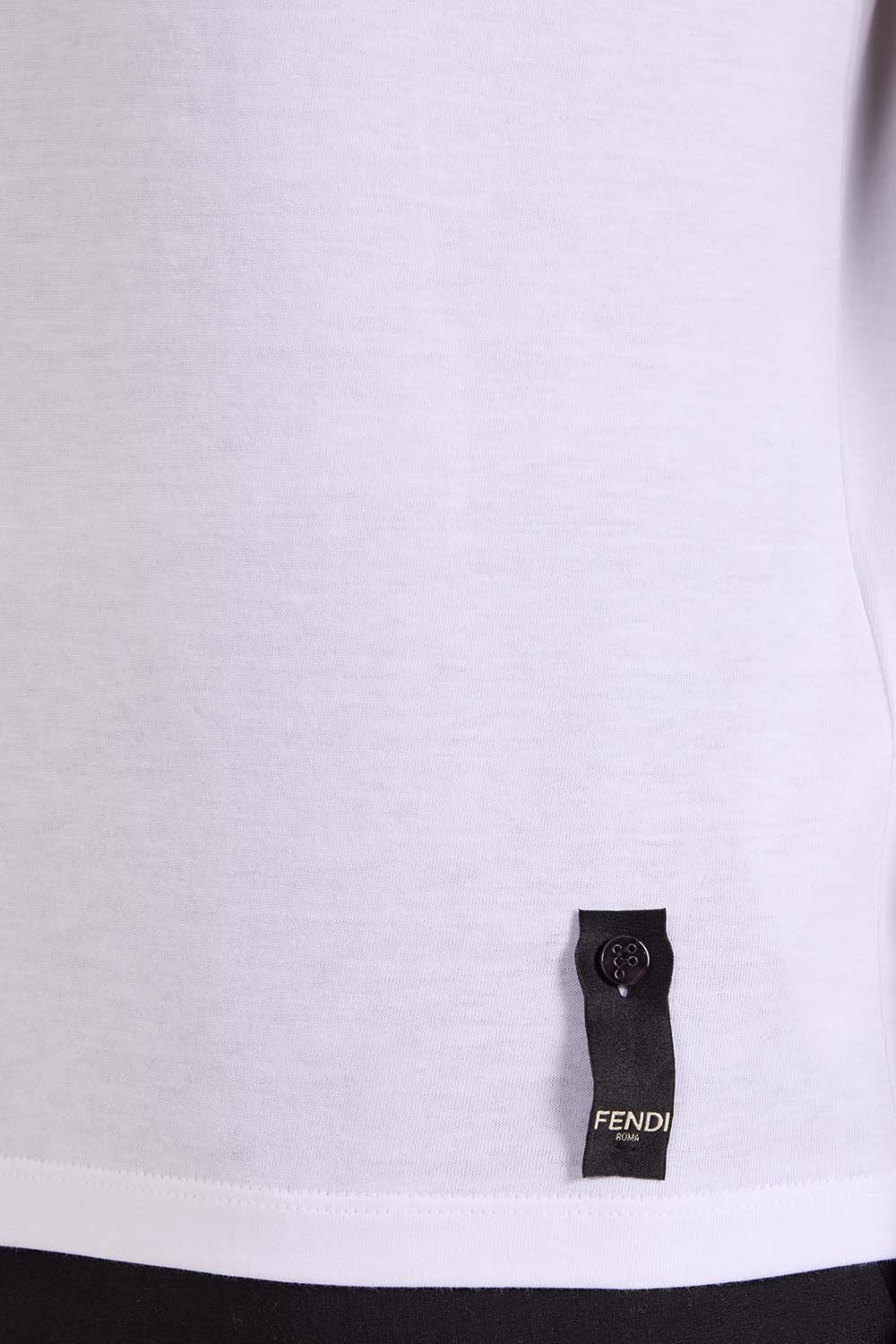 תמונת תקריב דוגמן של חולצת טי