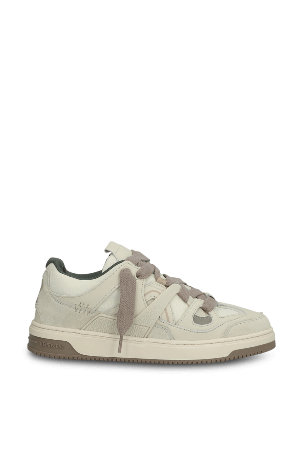 תמונה קידמית של נעלי סניקרס