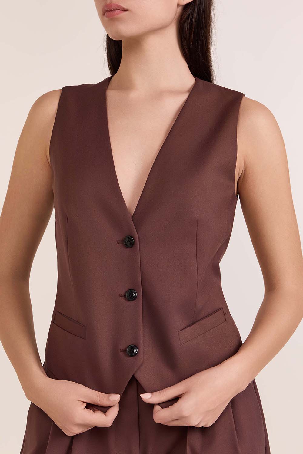 תמונת תקריב דוגמן של וסט מחוייט