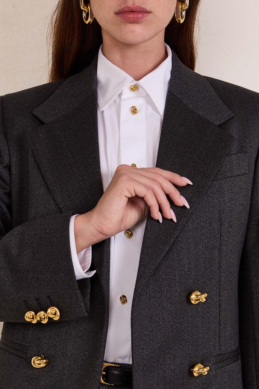 תמונת תקריב דוגמן של ז'קט מחוייט