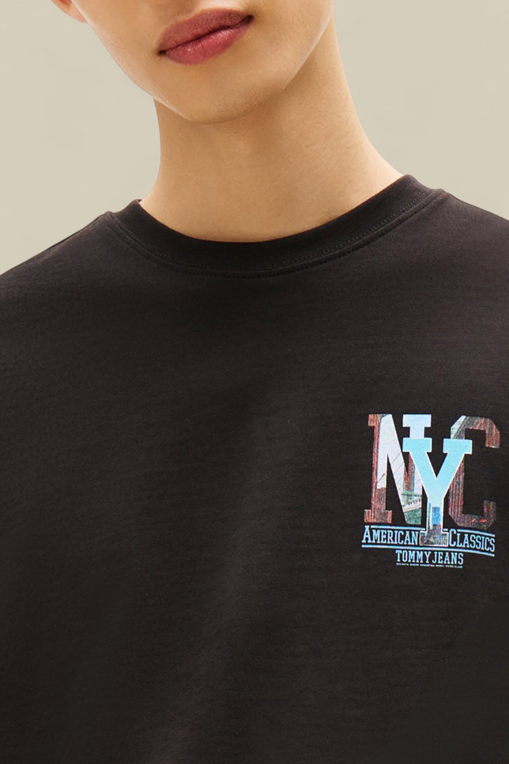 תמונת תקריב דוגמן של חולצת טי