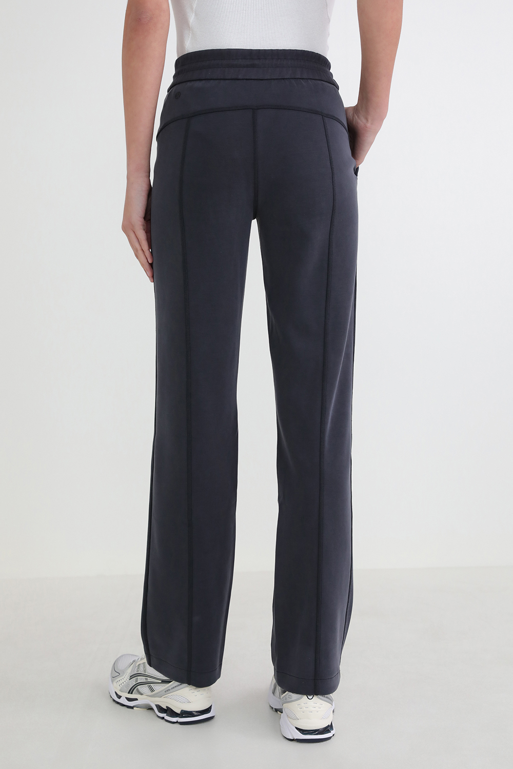 תמונת דוגמן אחורית של Softstreme High-Rise Pant