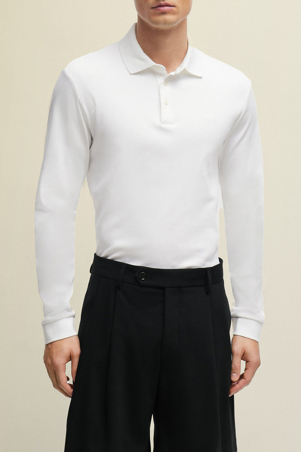 תמונת דוגמן קידמית של חולצת פולו ארוכה