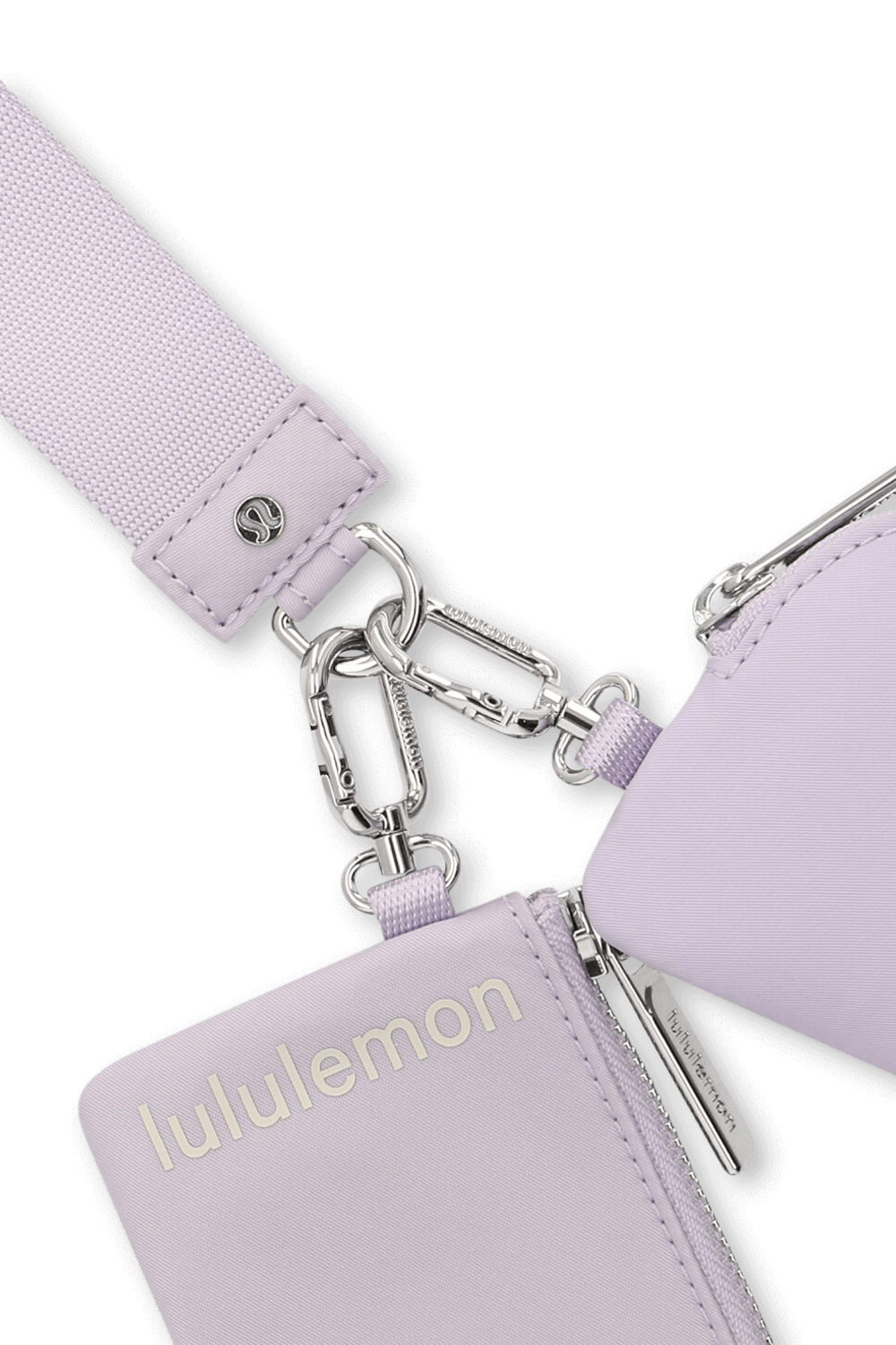 תמונת תקריב של Dual Pouch Wristlet