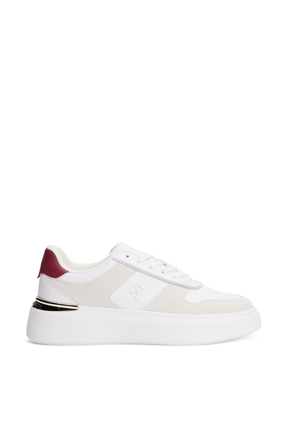 תמונה קידמית של נעלי סניקרס