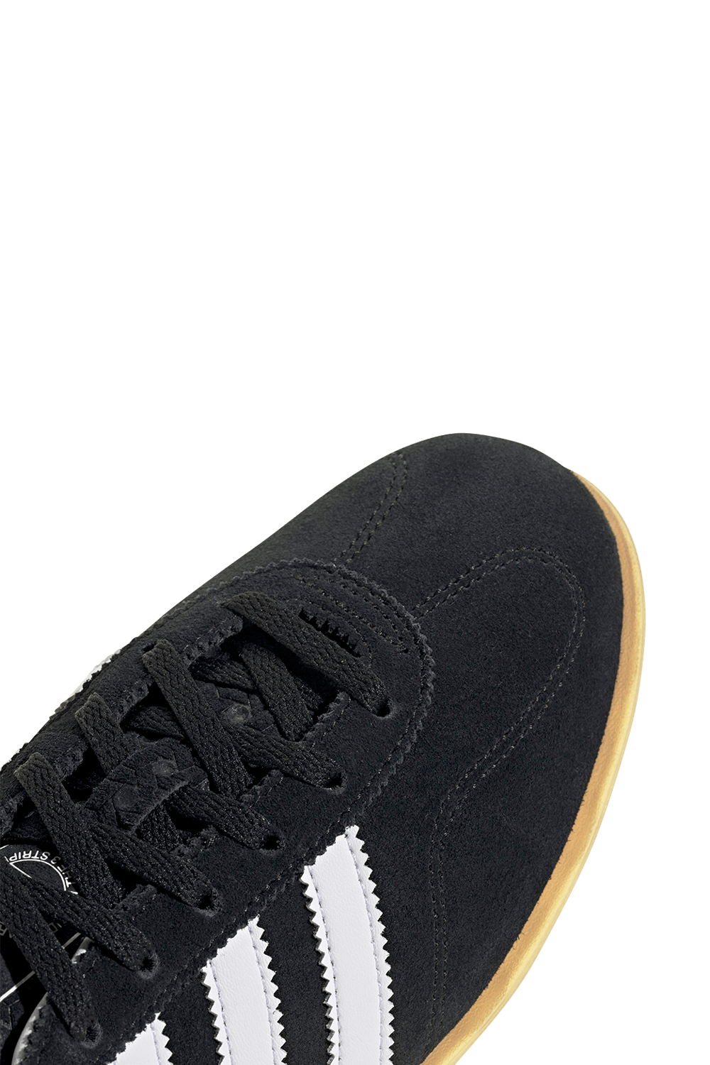 תמונת פנים של נעלי סניקרס גזל פרו