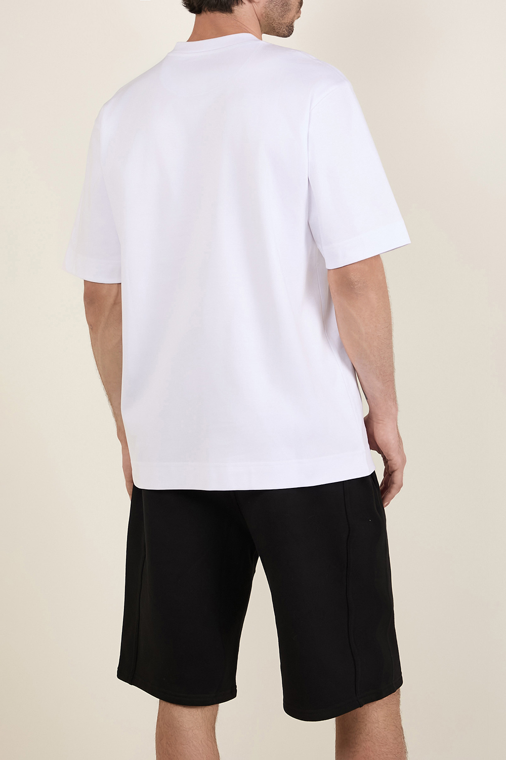 תמונת דוגמן אחורית של חולצת טי