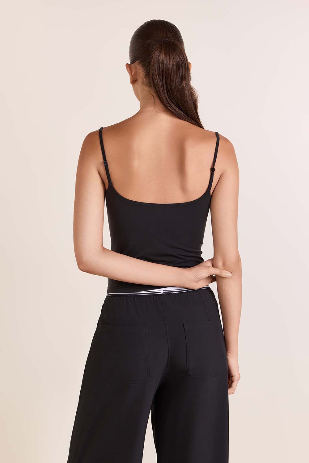 תמונת דוגמן אחורית של Nulu Spaghetti-Strap Cami Tank Top Adjustable