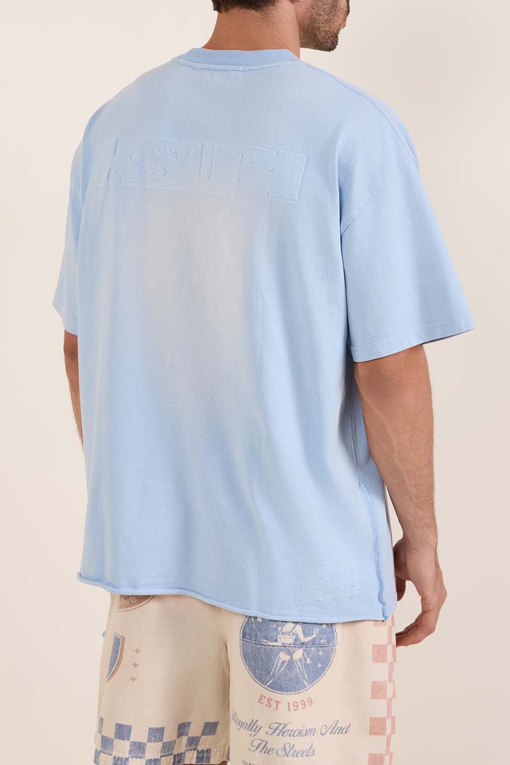 תמונת תקריב דוגמן של חולצת טי