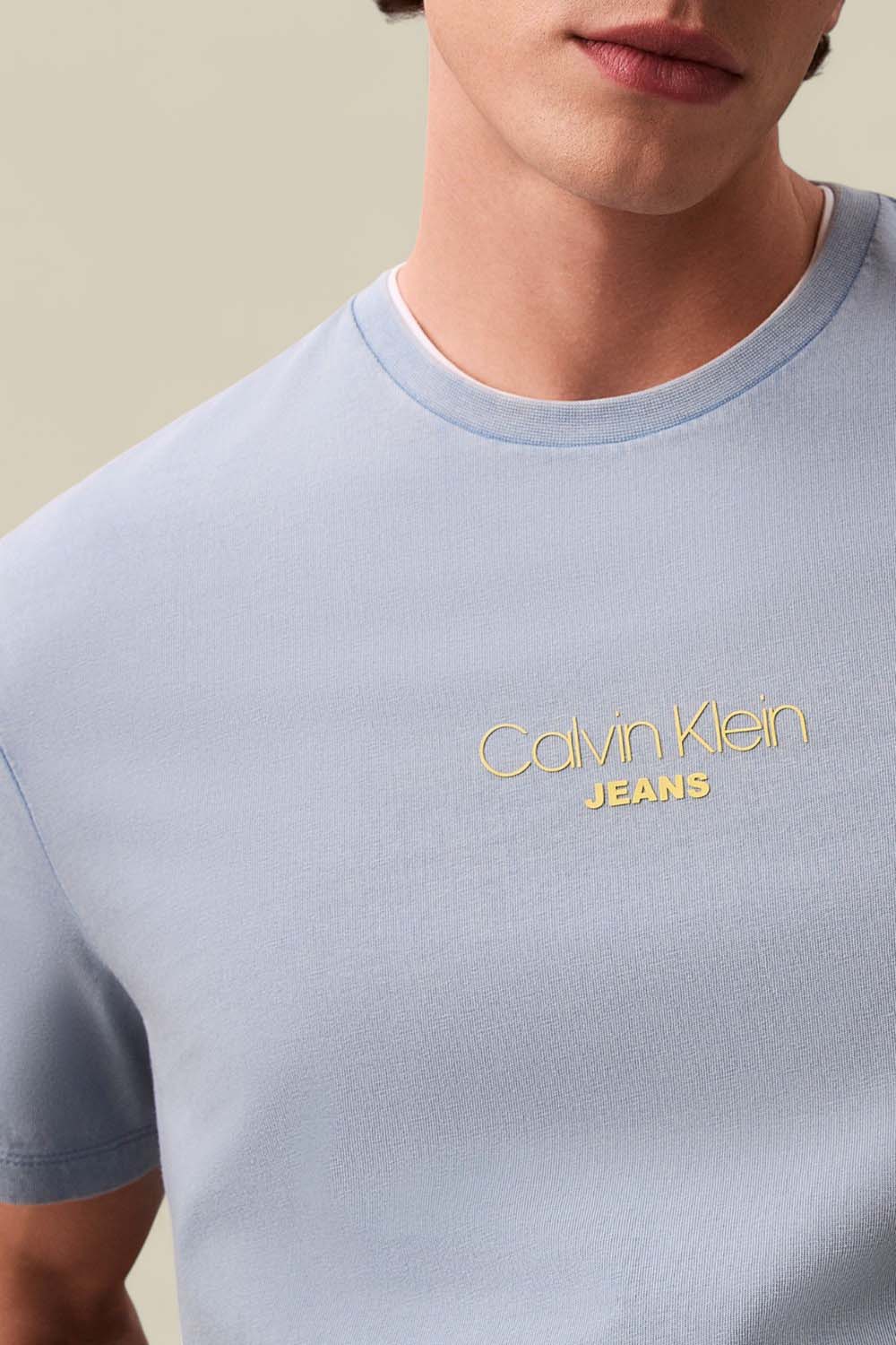 תמונת תקריב דוגמן של חולצת טי