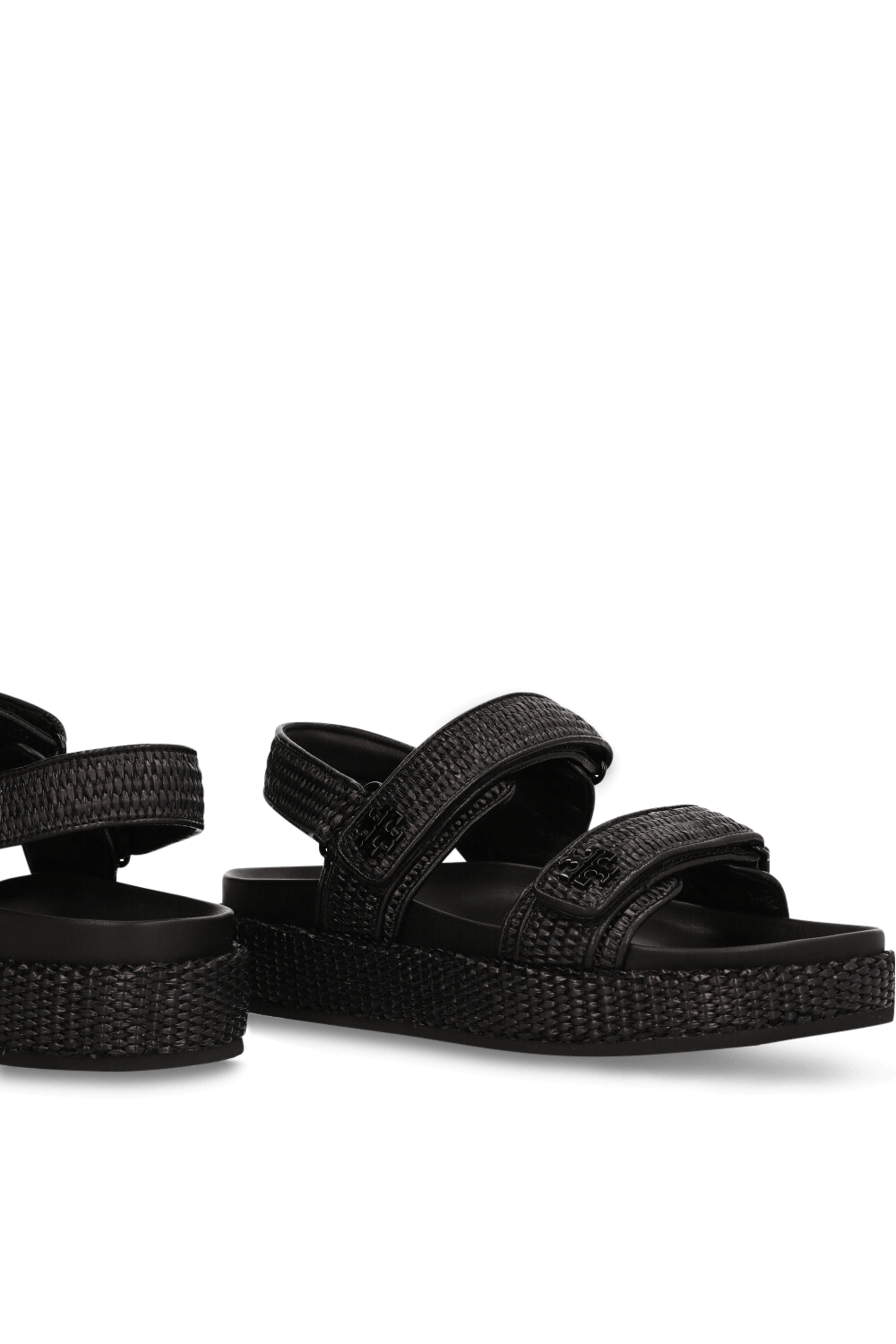 תמונת תקריב של סנדלי קירה ספורט